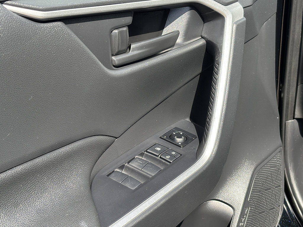 Certified 2025 Toyota RAV4 LE AWD/4WD image 26