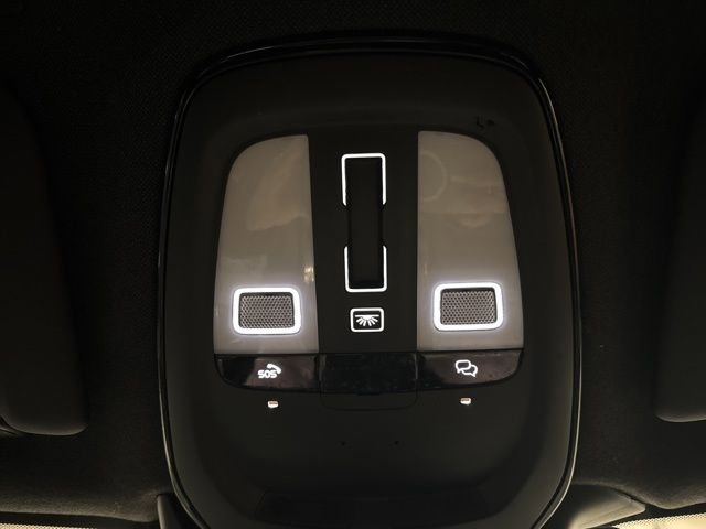 Used 2023 Volvo XC40 Recharge Plus image 27