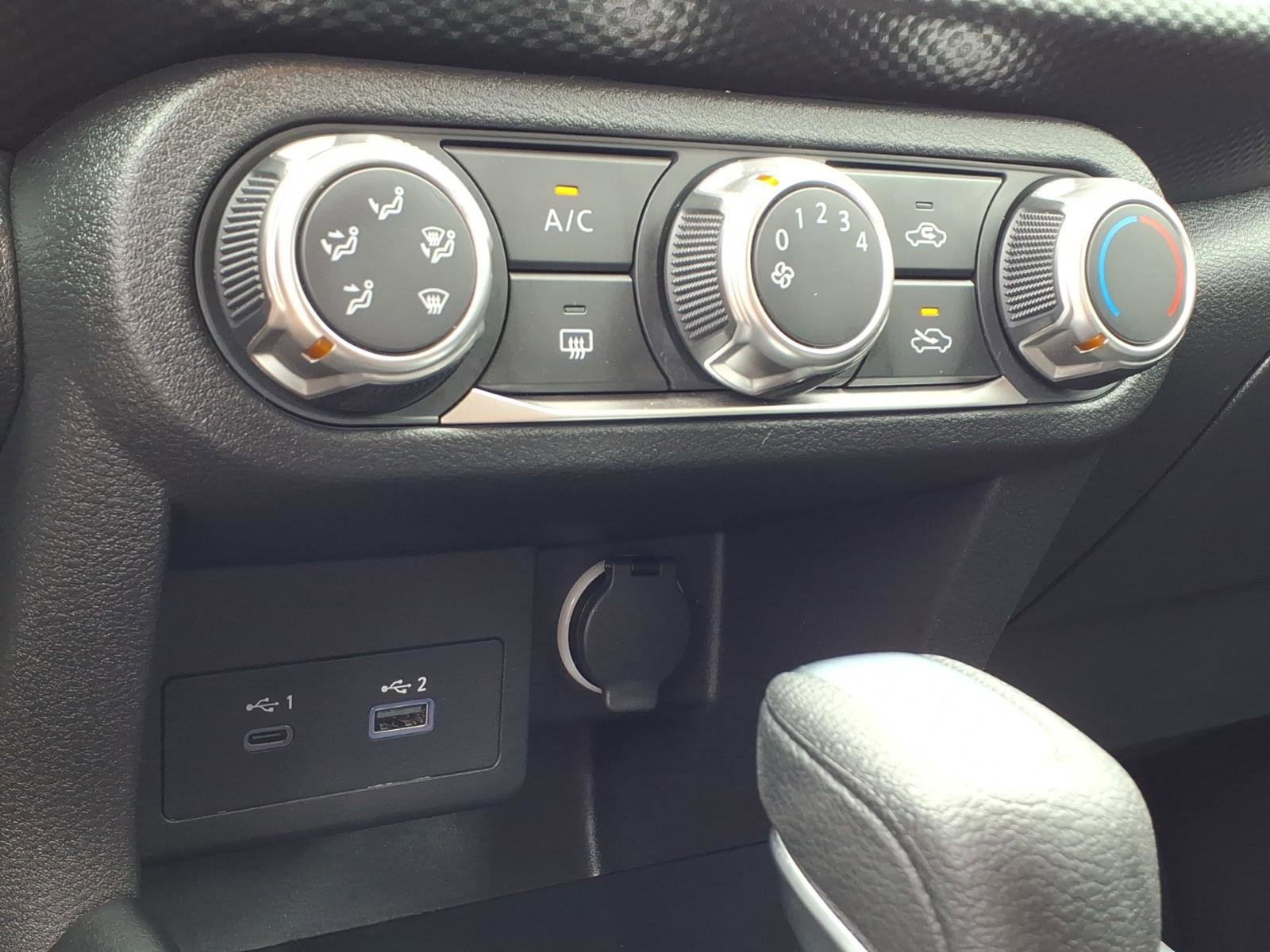 Used 2023 Nissan Kicks SV image 15