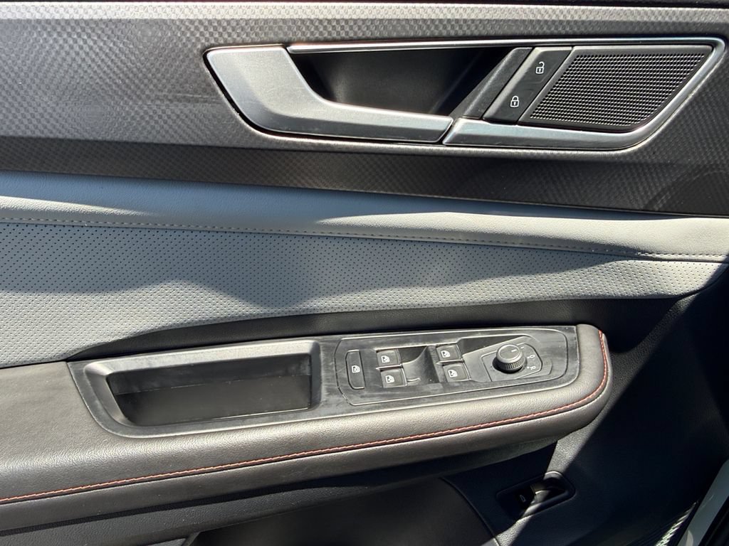 Used 2025 Volkswagen Atlas Peak Edition SE AWD/4WD image 11