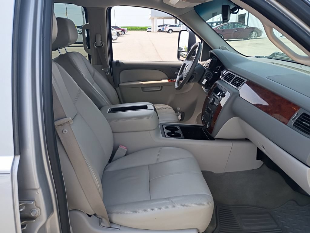 Used 2011 Chevrolet Silverado 2500 LTZ w/ LTZ Plus Package AWD/4WD image 38
