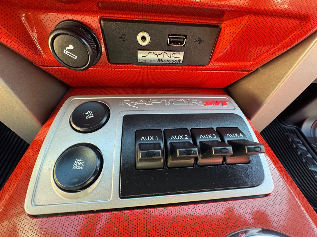 Used 2010 Ford F150 Raptor image 33