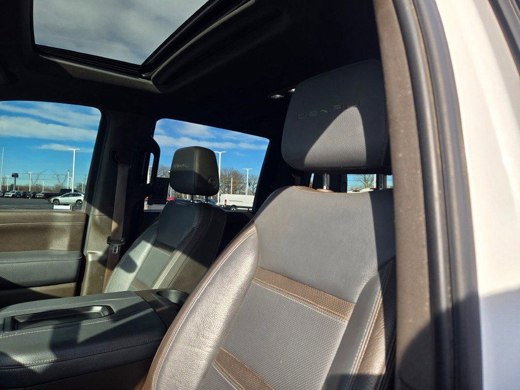 Used 2021 GMC Sierra 3500 Denali w/ Technology Package image 29