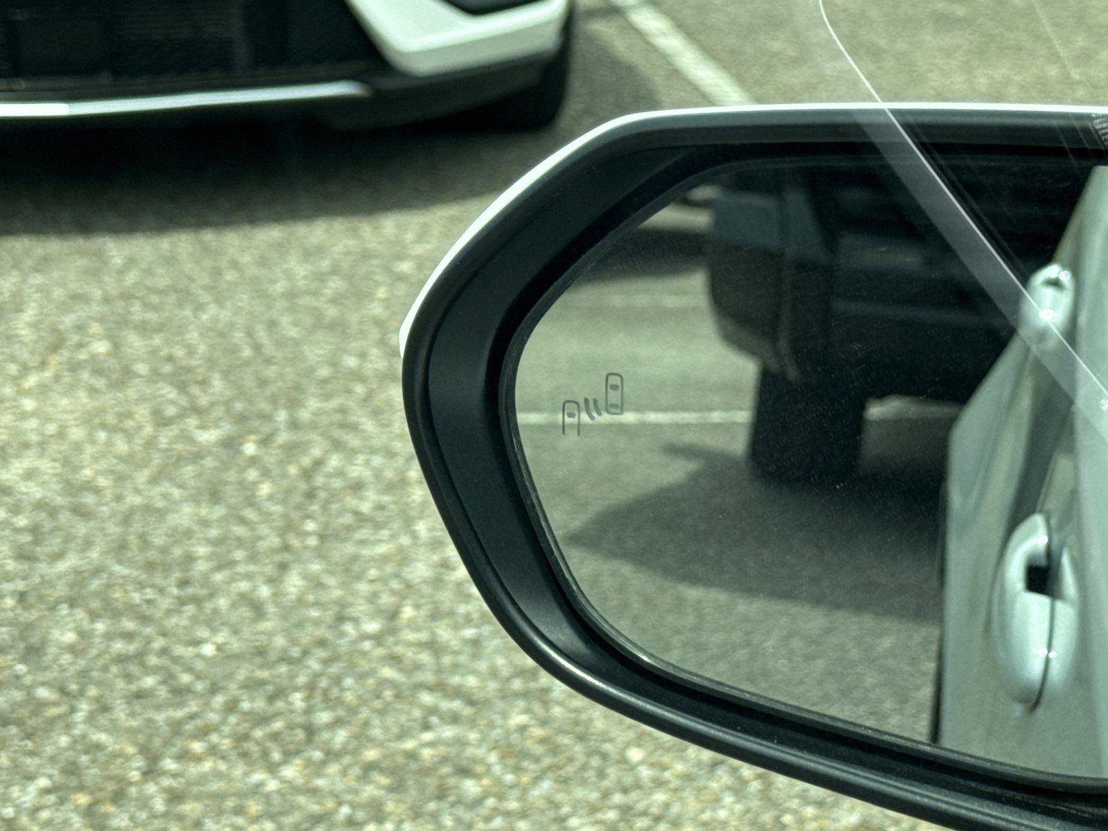 Used 2025 Toyota Corolla SE w/ SE Premium Package image 18