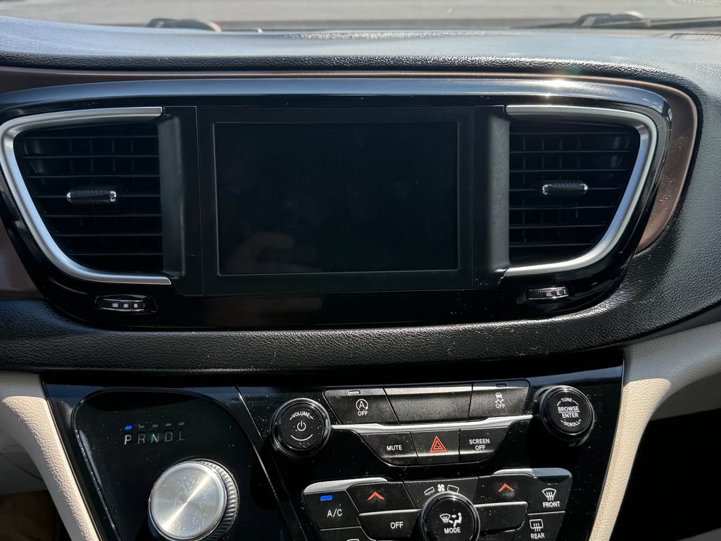 Used 2020 Chrysler Voyager Lxi FWD image 54