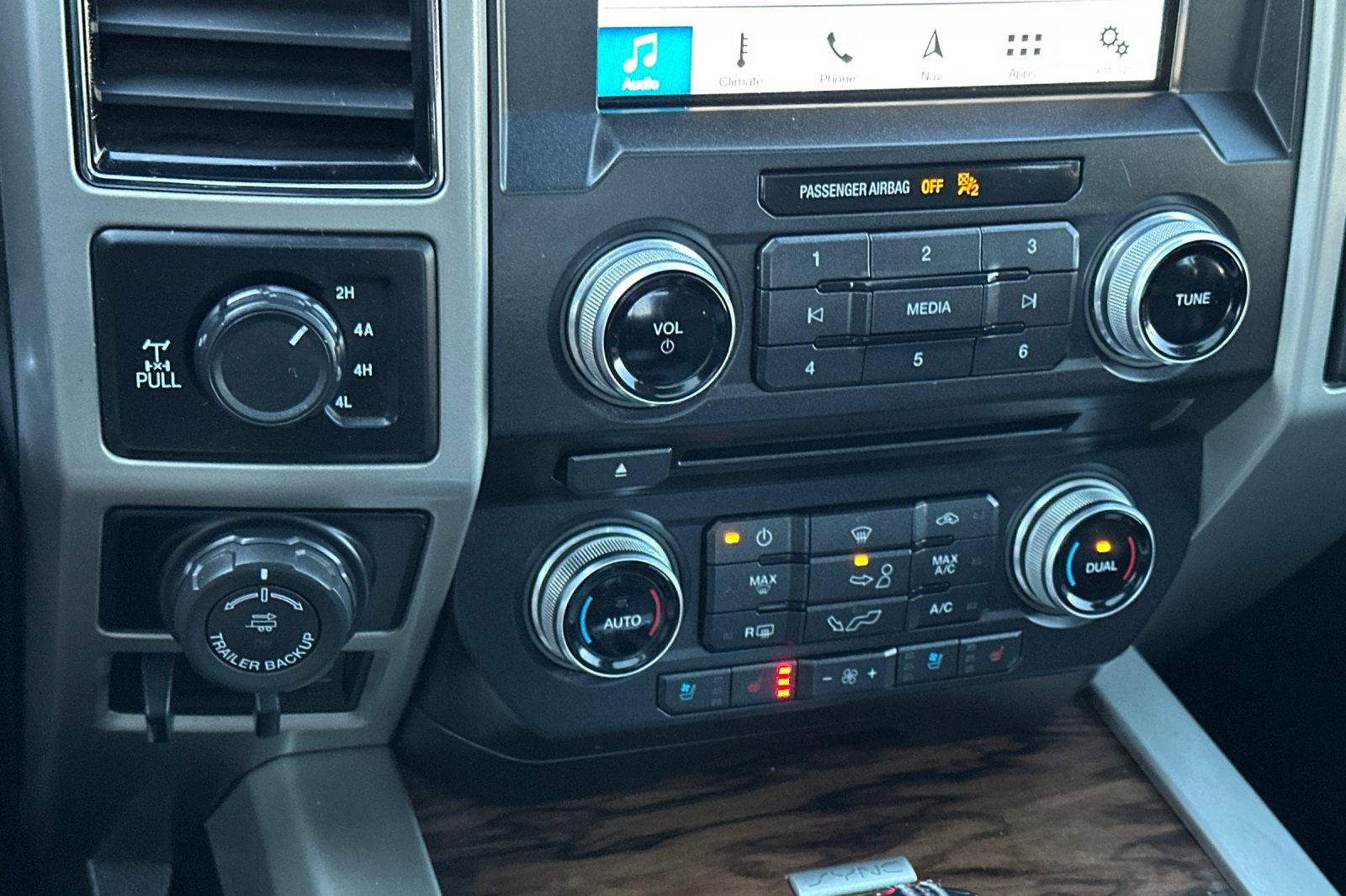 Used 2018 Ford F150 Lariat w/ Equipment Group 502A Luxury image 20