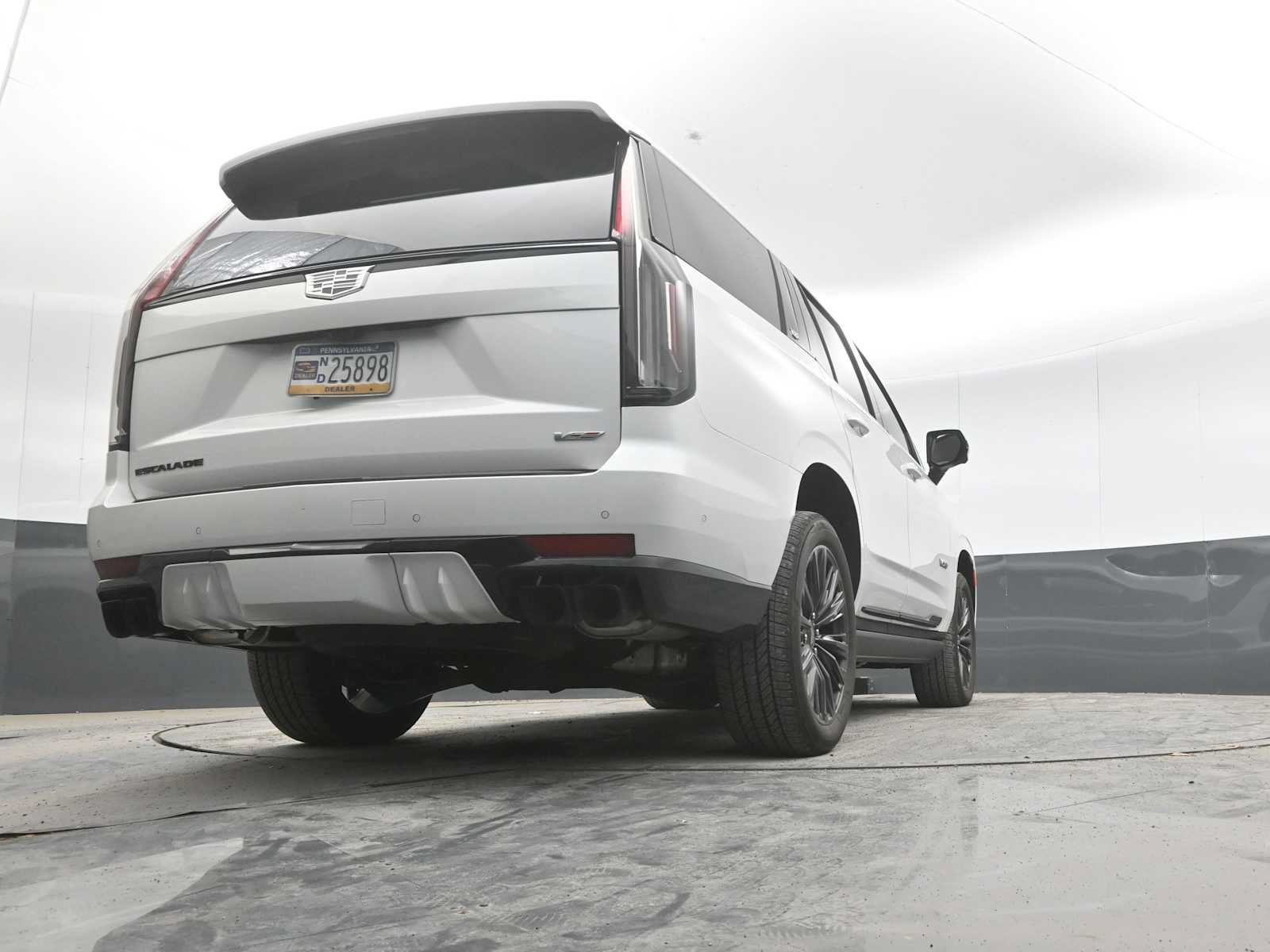 Used 2024 Cadillac Escalade V w/ LPO, ONYX Package AWD/4WD image 32