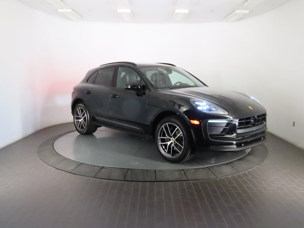 Certified 2026 Porsche Macan AWD/4WD image 9