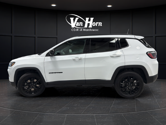 Used 2025 Jeep Compass Latitude w/ Altitude Special Edition AWD/4WD image 4