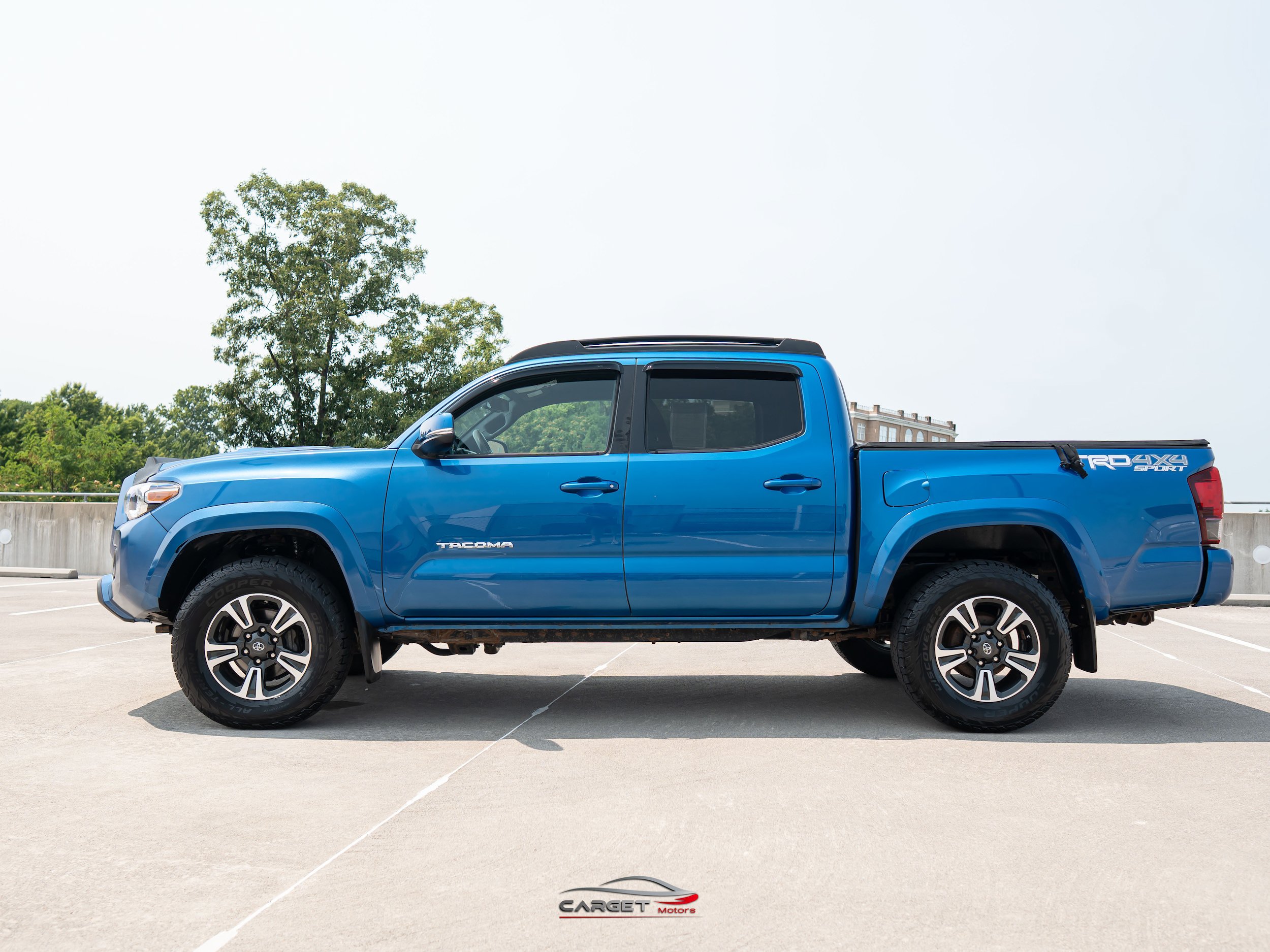 Used 2018 Toyota Tacoma TRD Sport AWD/4WD image 4
