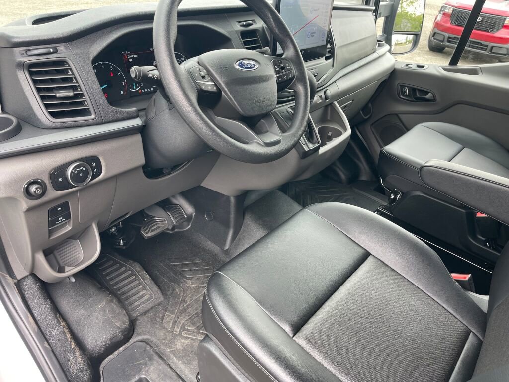 Certified 2025 Ford Transit 250 148 Medium Roof RWD image 4