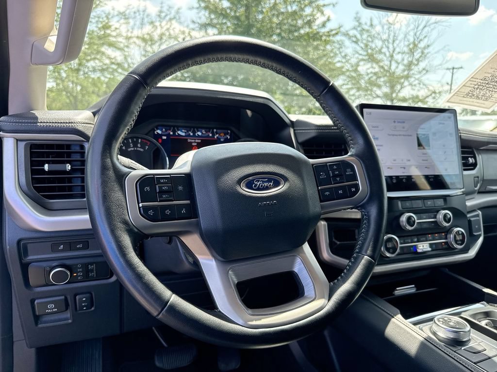 Used 2024 Ford Expedition XLT AWD/4WD image 11