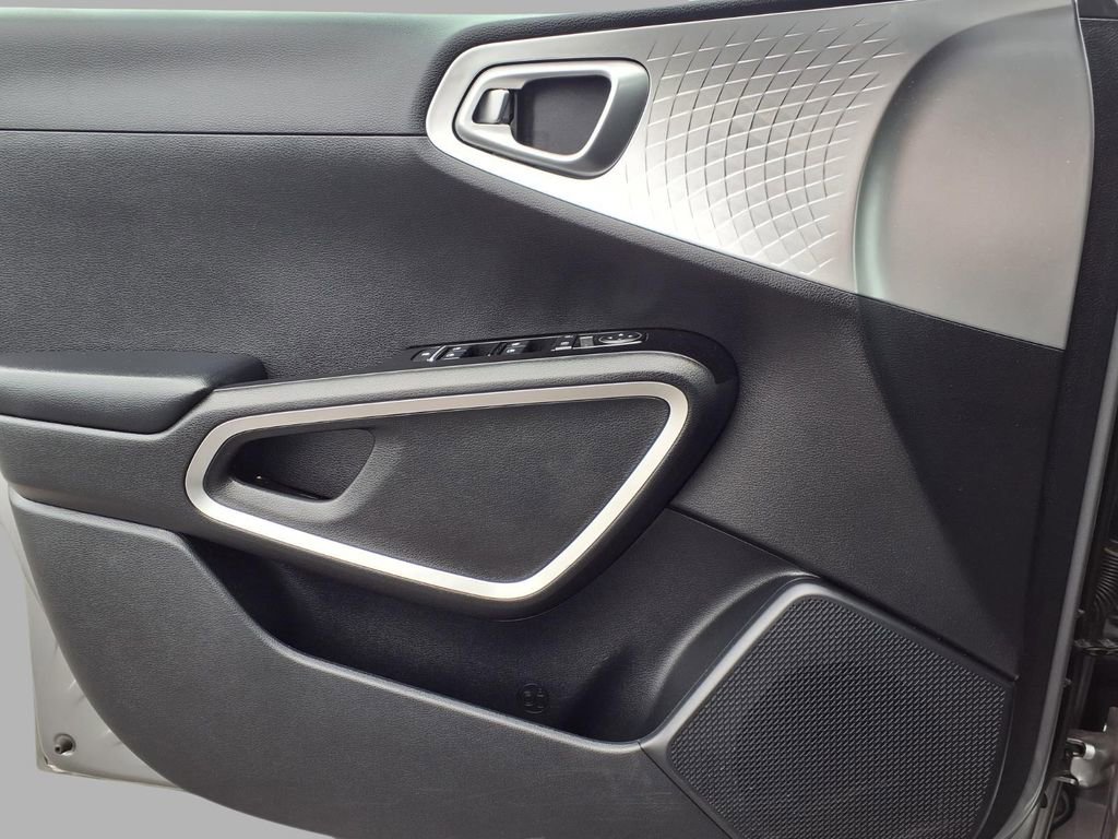 Used 2025 Kia Soul LX w/ LX Technology Package image 16