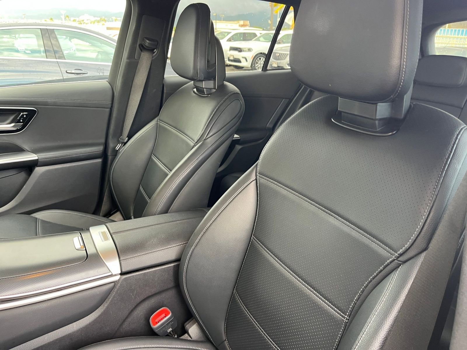 Used 2024 Mercedes-Benz GLC 300 4MATIC image 36