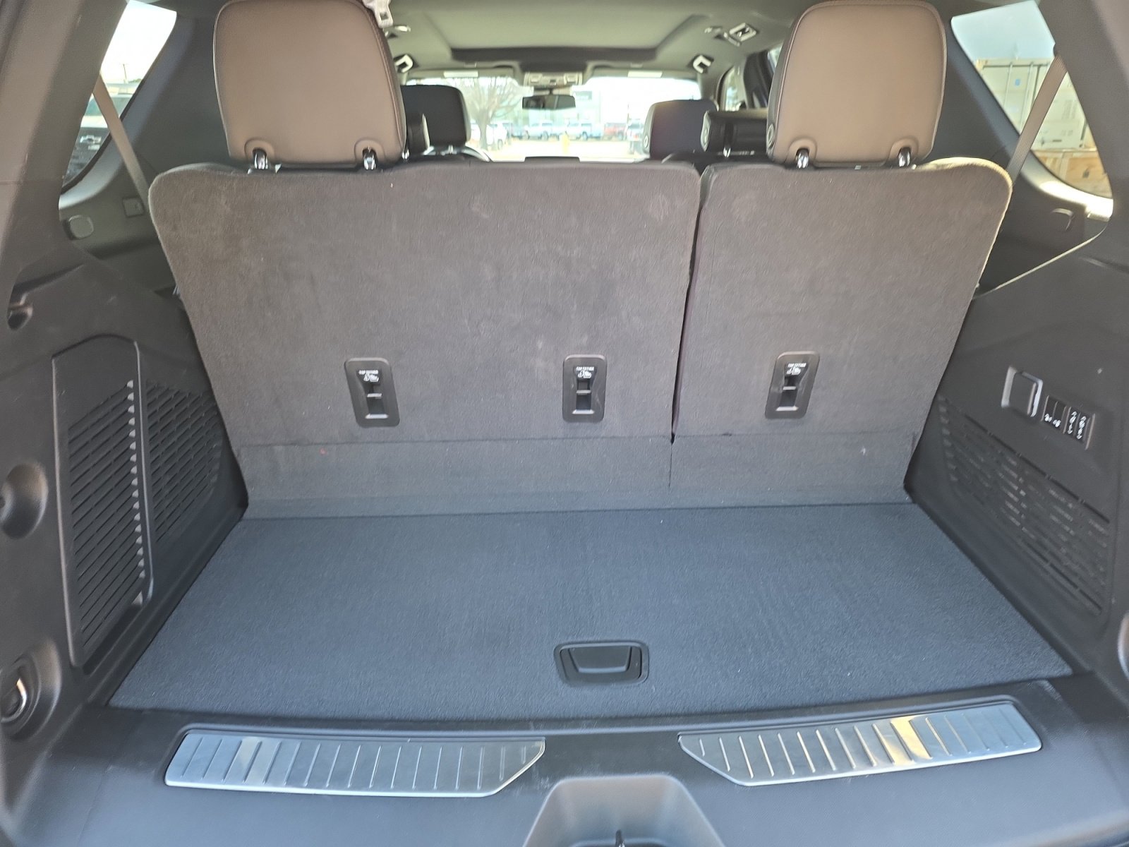 Used 2024 Chevrolet Tahoe Z71 w/ Luxury Package image 26