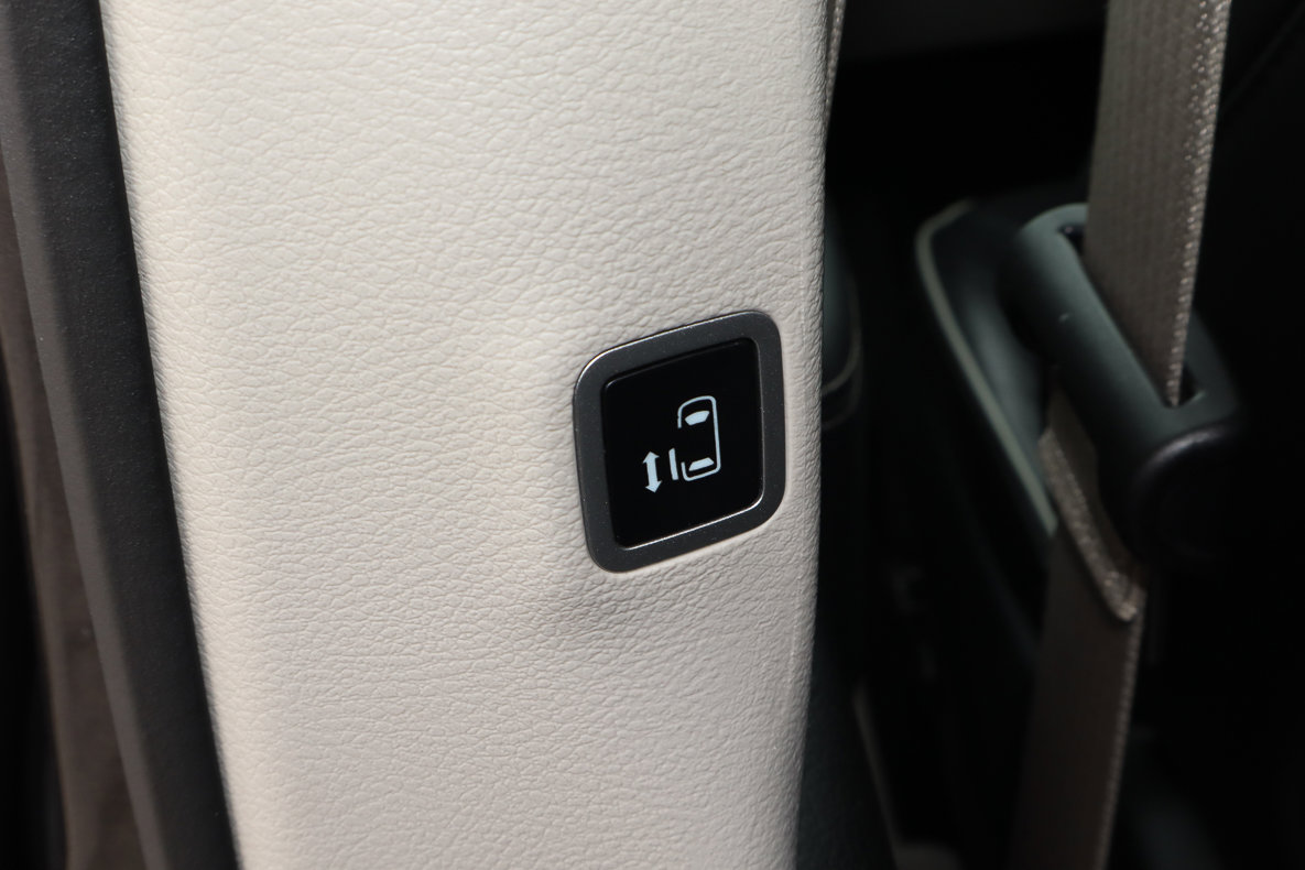 Used 2023 Chrysler Pacifica Limited image 19