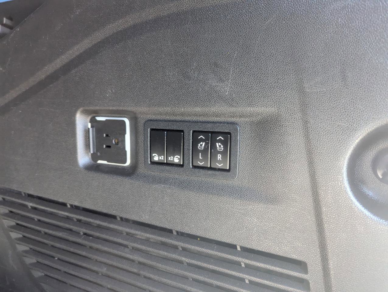 Used 2021 GMC Yukon XL Denali AWD/4WD image 48