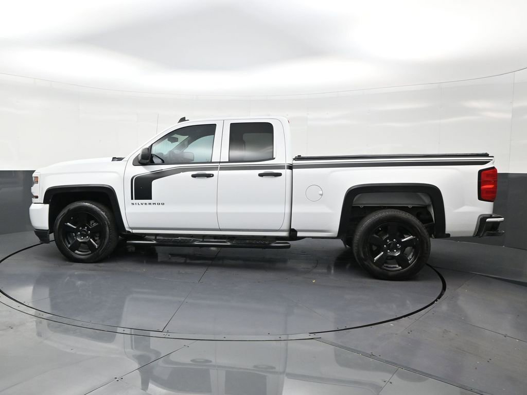 Used 2018 Chevrolet Silverado 1500 Custom w/ Custom Value Package RWD image 2