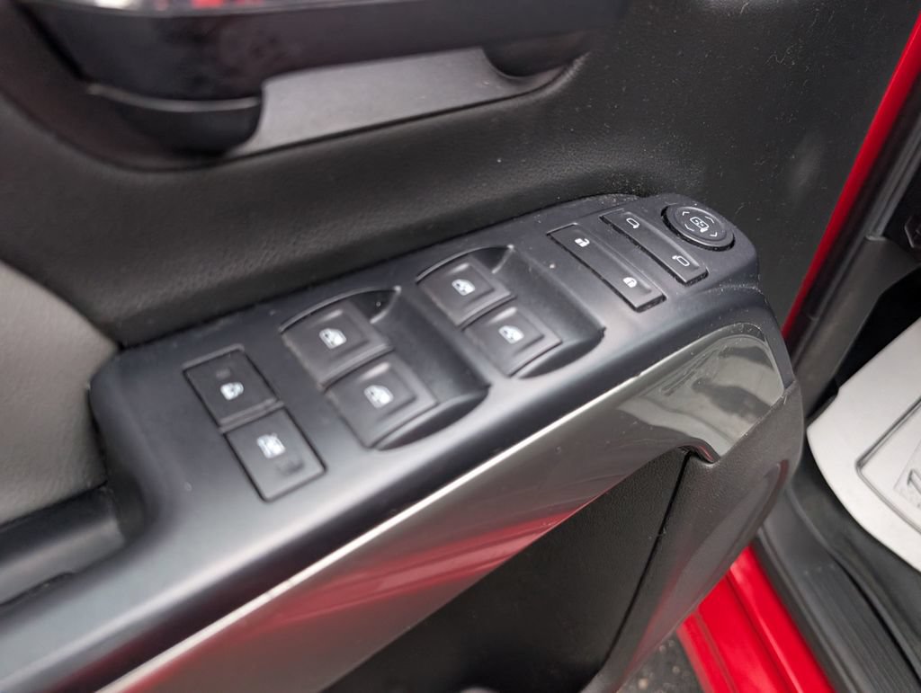 Used 2018 Chevrolet Silverado 1500 LT w/ All Star Edition AWD/4WD image 17