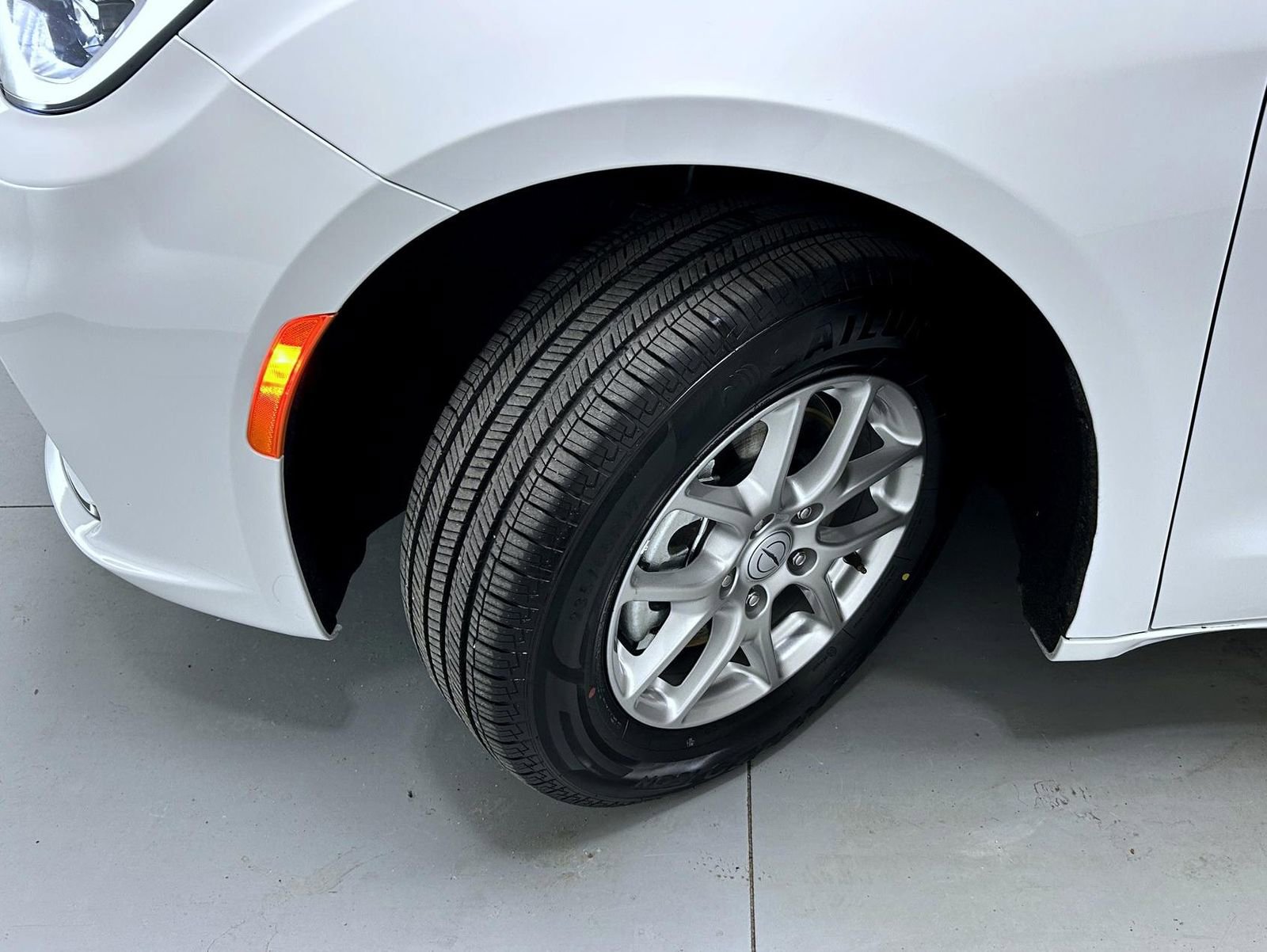 Used 2025 Chrysler Pacifica Select image 22