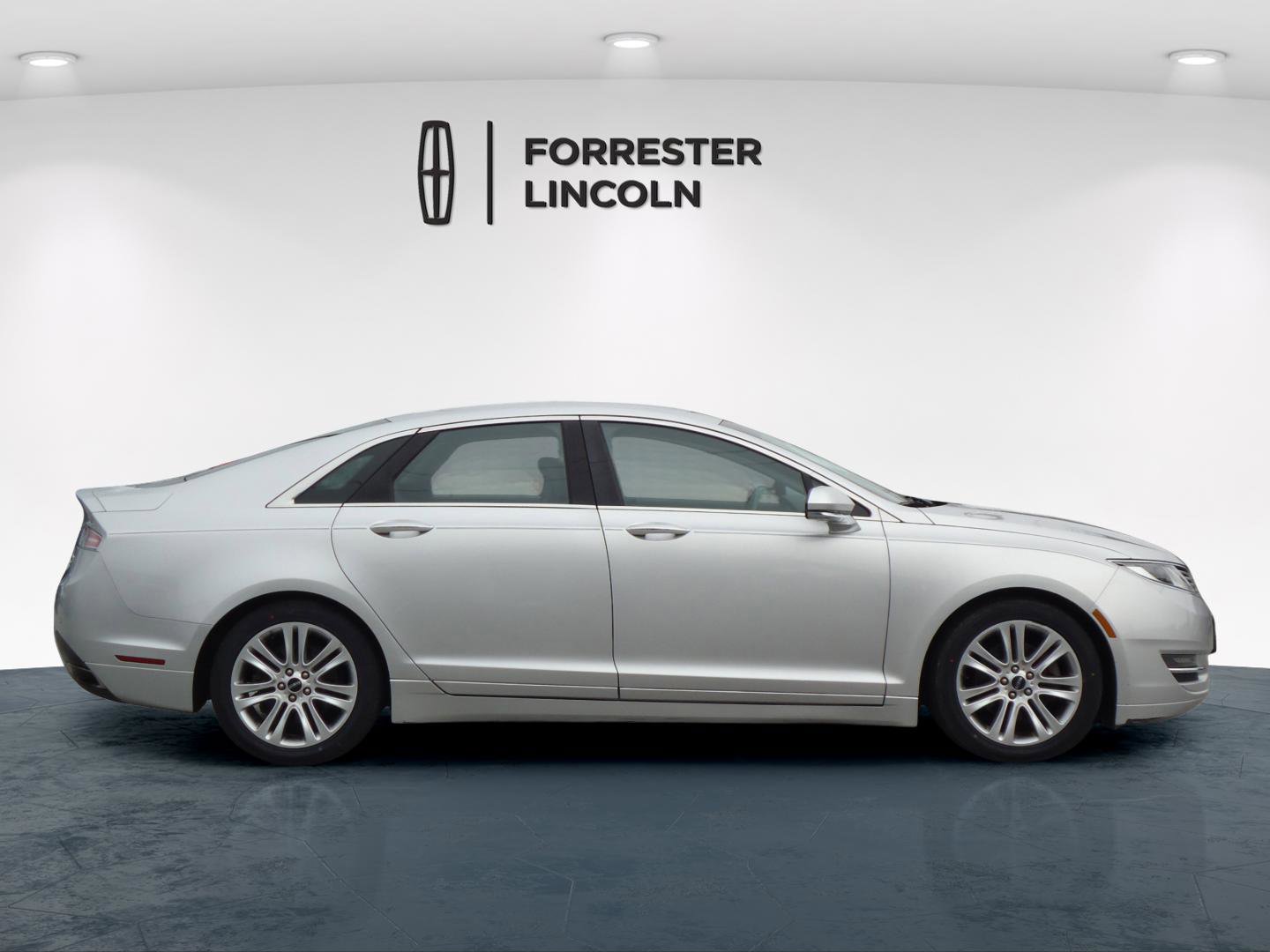 Used 2016 Lincoln MKZ AWD image 2