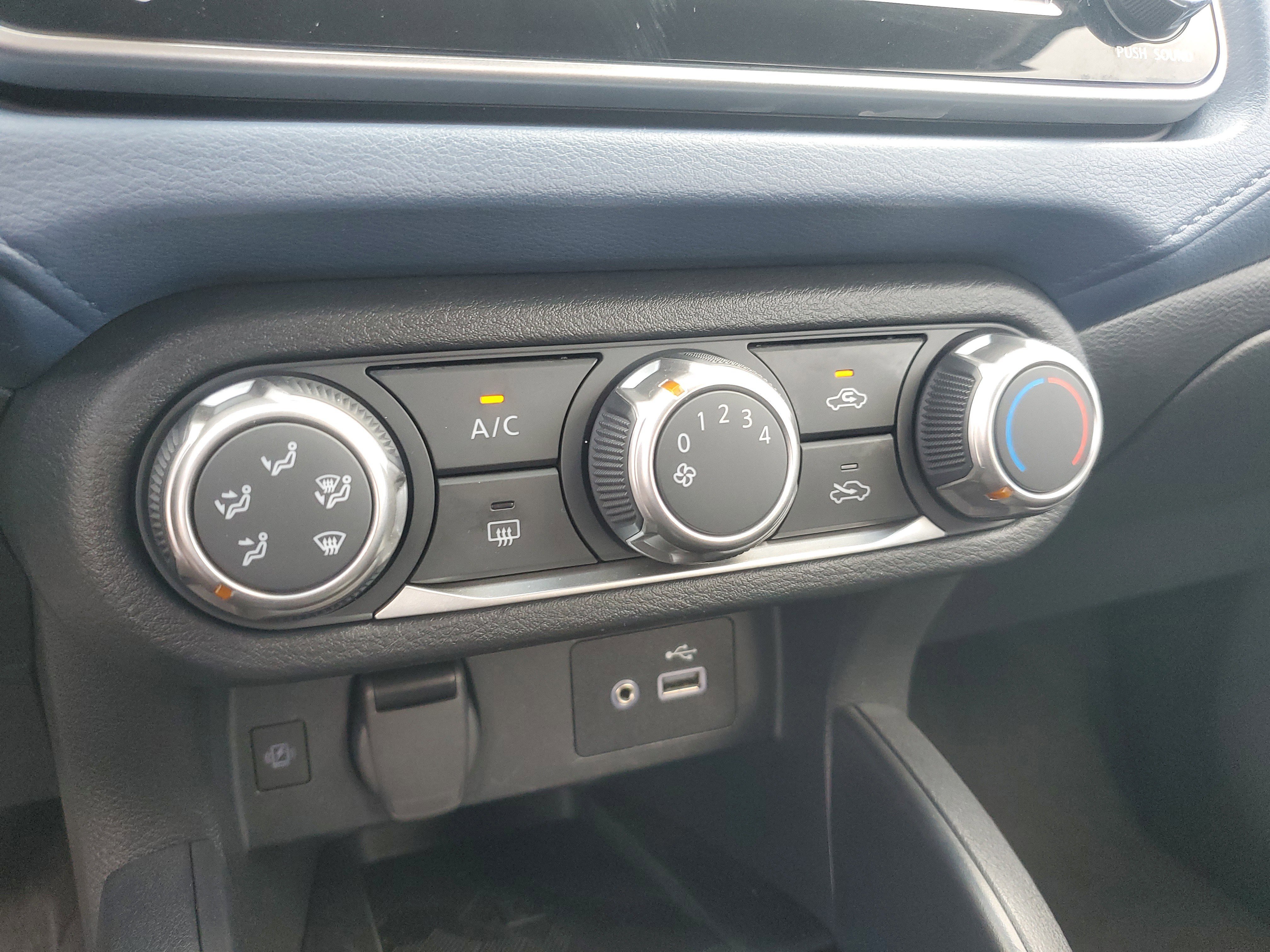 Used 2025 Nissan Versa SV FWD image 18