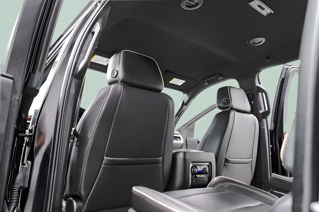 Used 2023 Chevrolet Suburban Premier AWD/4WD image 29