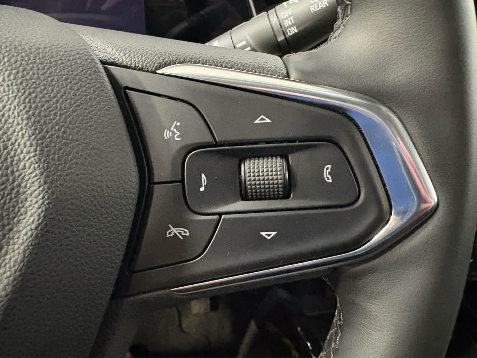 Certified 2025 Chevrolet Trax LT w/ LT Convenience Package image 27