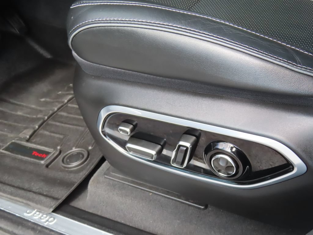 Used 2023 Jeep Grand Cherokee Overland w/ Adv Protech Group III AWD/4WD image 8