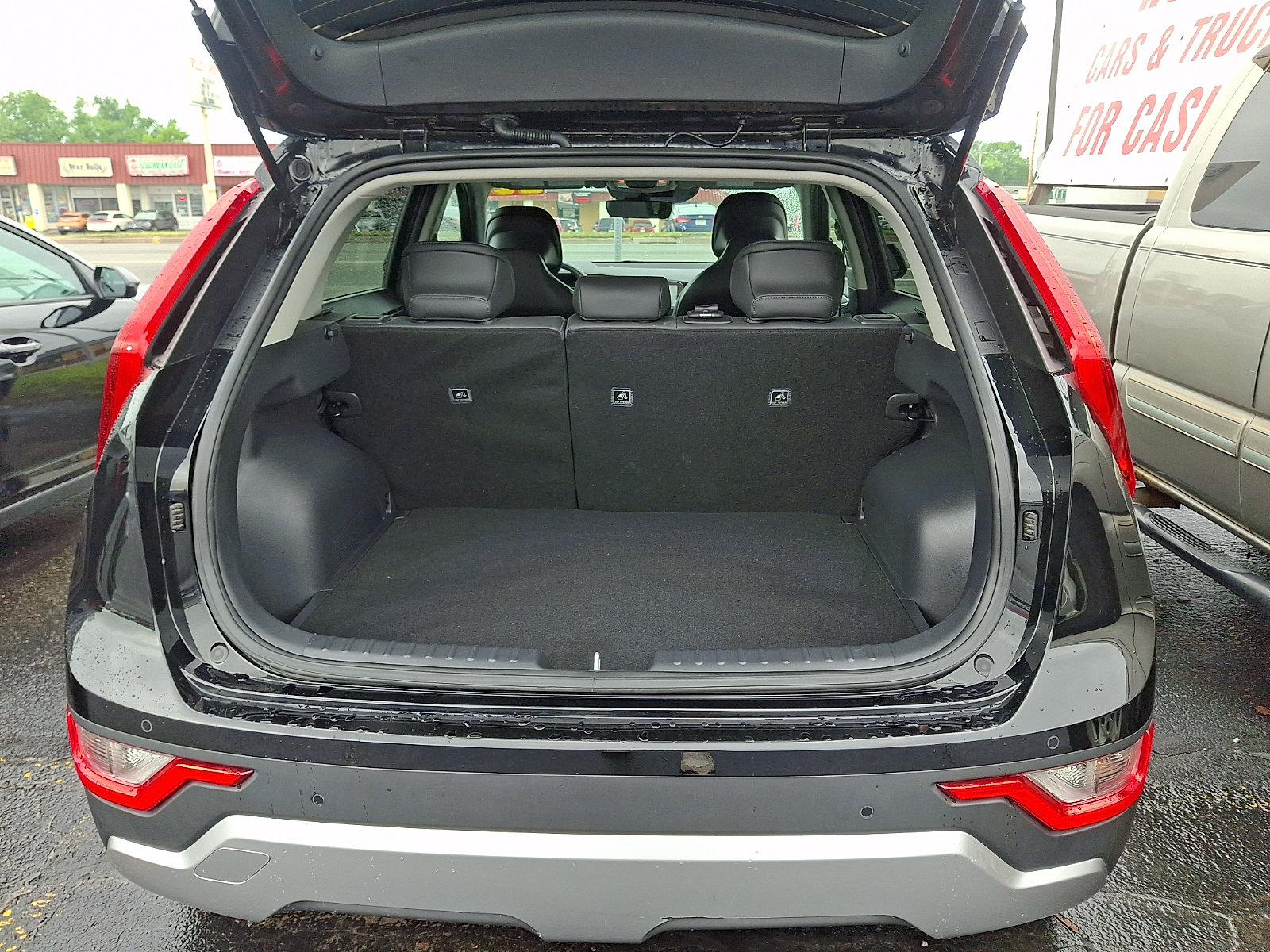 Used 2023 Kia Niro EX FWD image 29