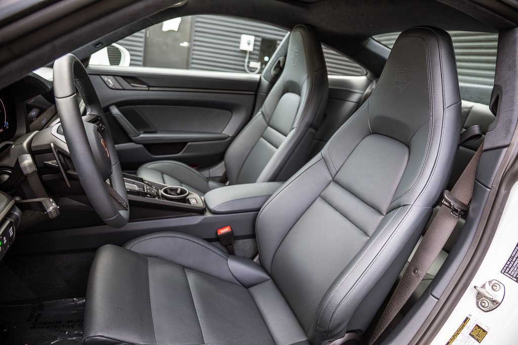 Certified 2025 Porsche 911 Carrera GTS RWD image 5