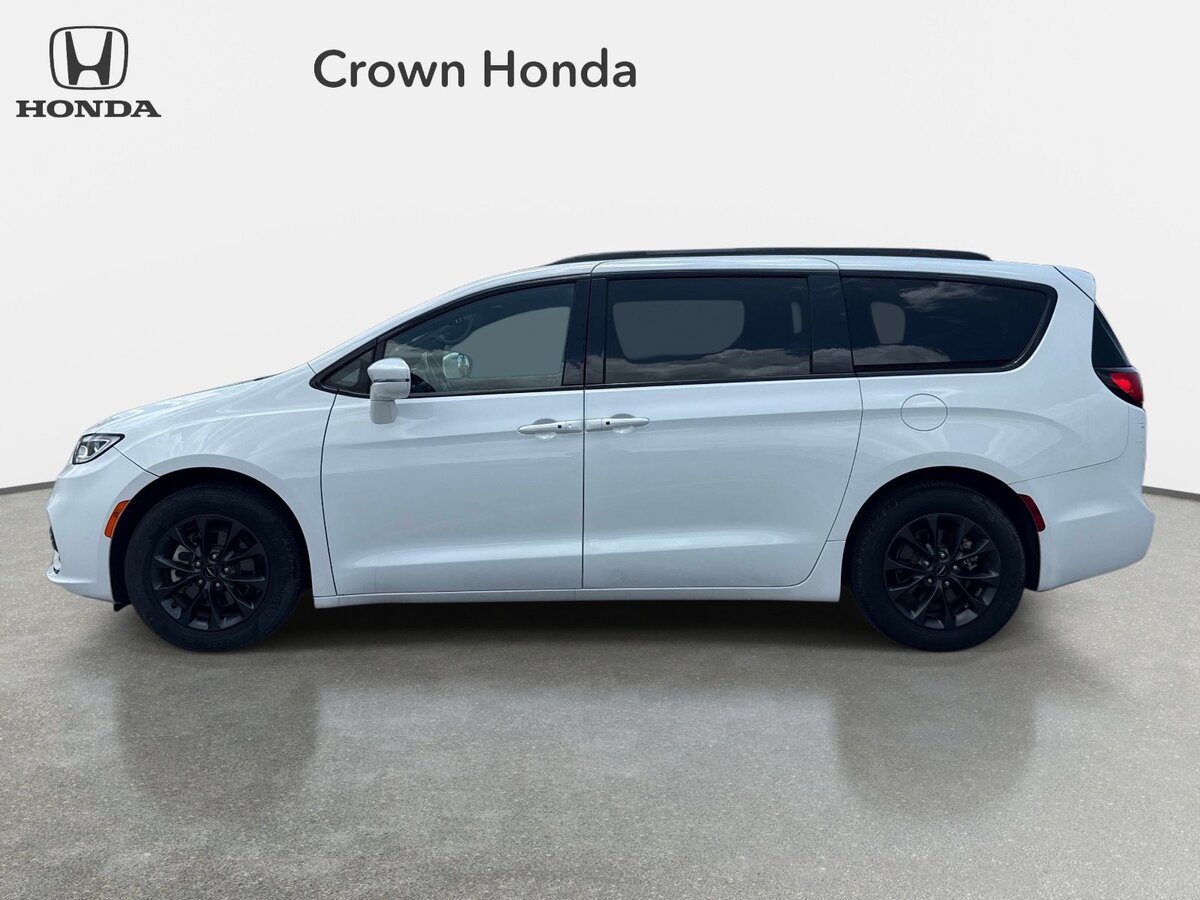 Used 2021 Chrysler Pacifica Touring w/ S Appearance Package FWD image 2