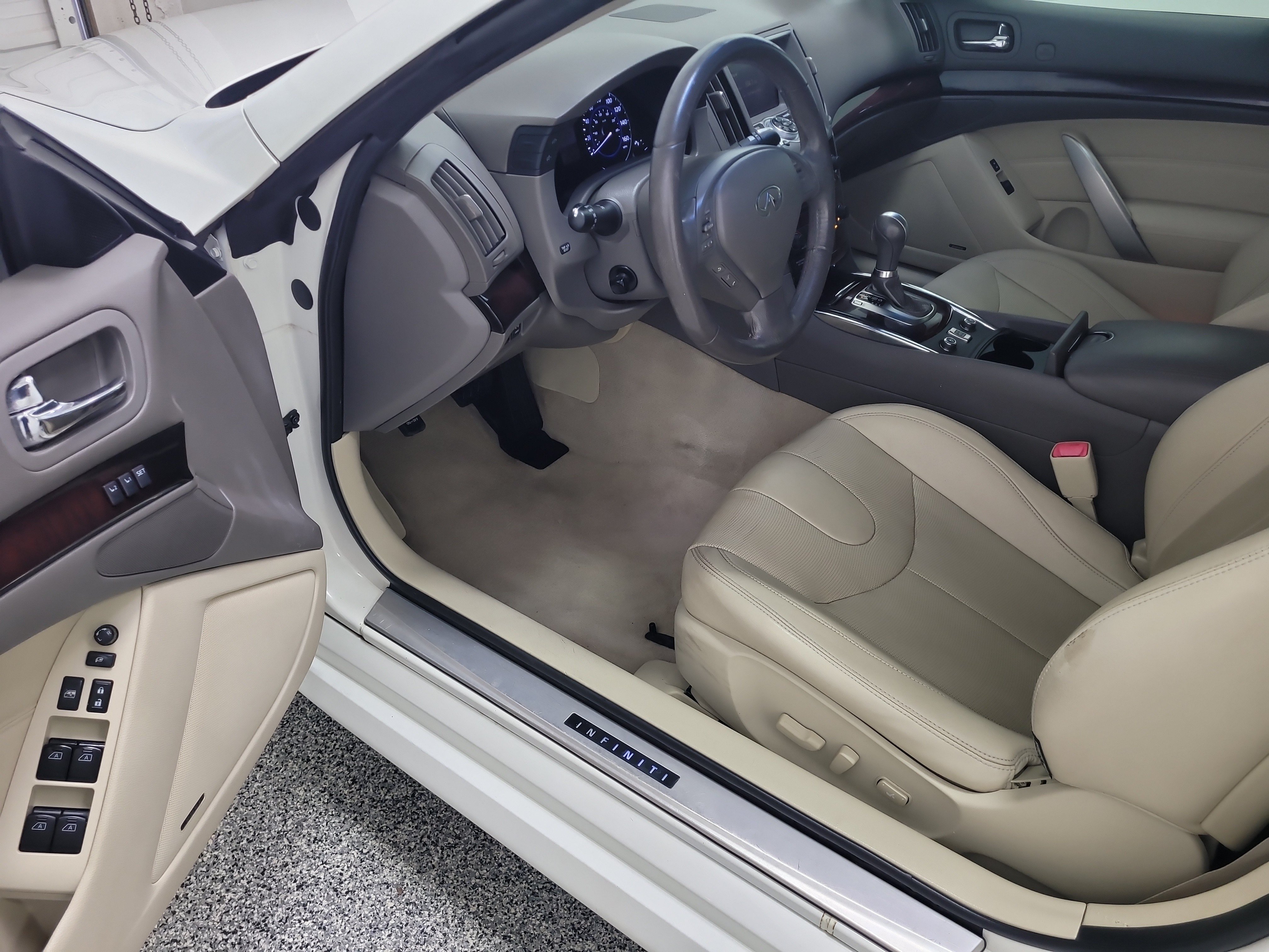 Used 2013 INFINITI G37 Convertible w/ Premium Pkg RWD image 12