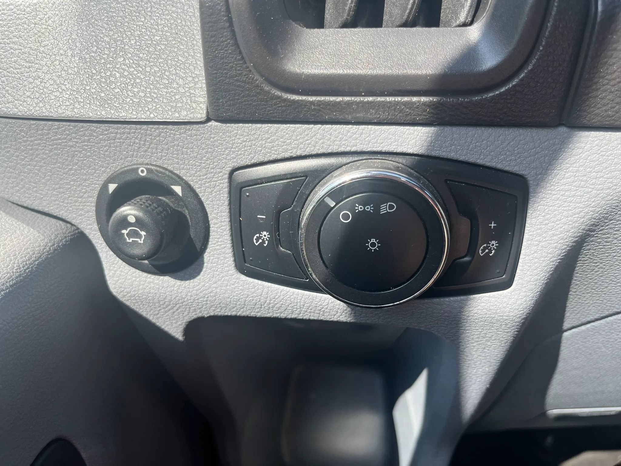 Used 2016 Ford Transit 250 130 Low Roof w/ Exterior Upgrade Package RWD image 15