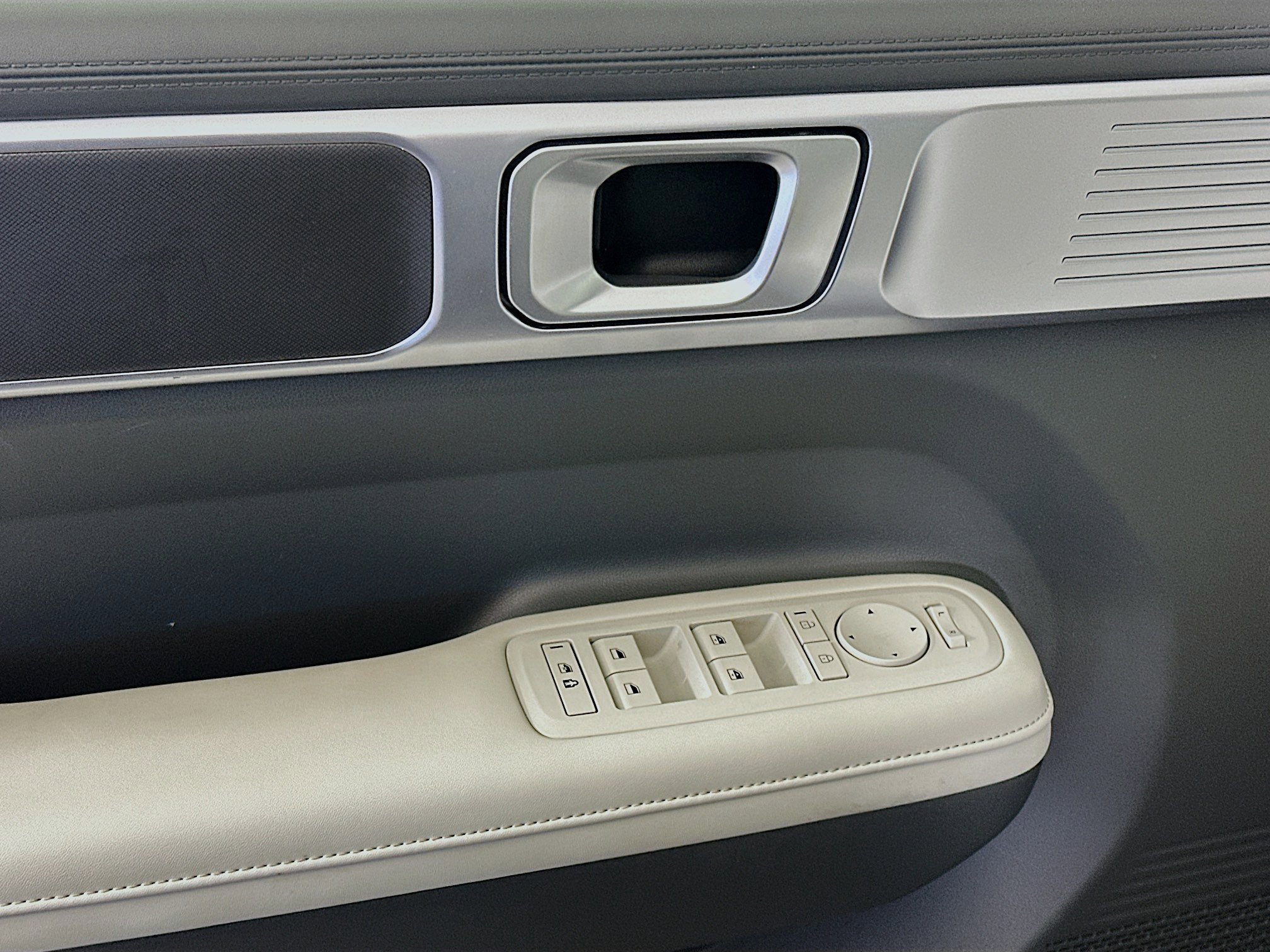 Used 2025 Hyundai Santa Fe SEL image 15