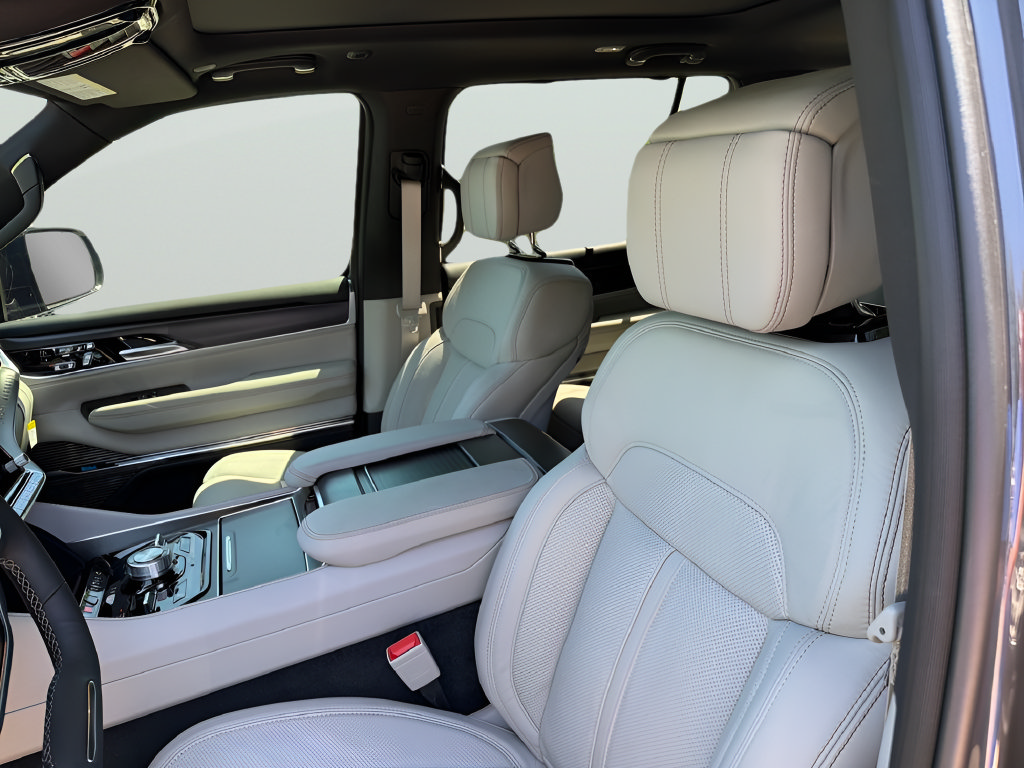 New 2026 Jeep Grand Wagoneer Summit w/ Premium Group III AWD/4WD image 19