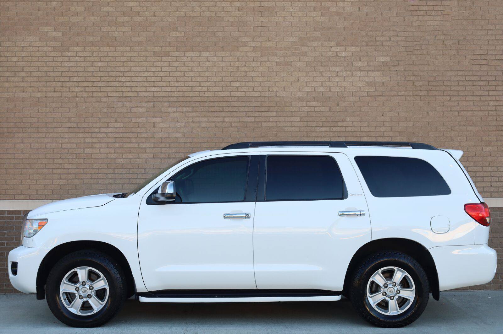 Used 2008 Toyota Sequoia Limited AWD/4WD image 2