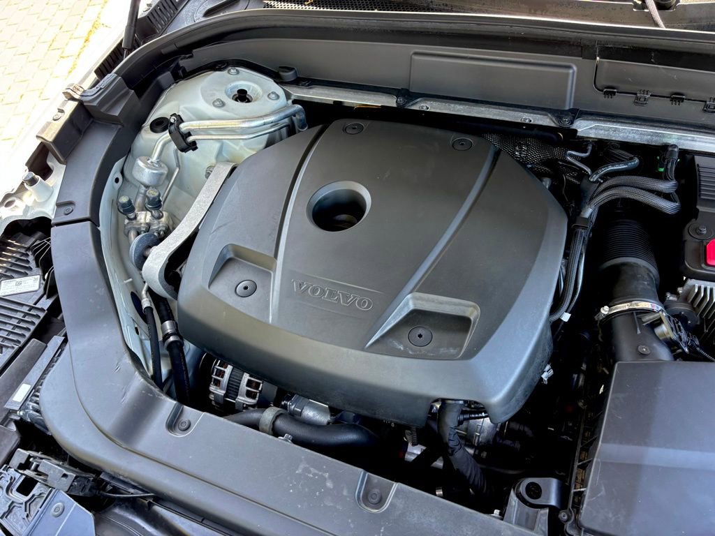 Used 2020 Volvo XC60 T5 R-Design image 34