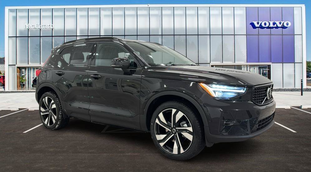 New 2026 Volvo XC40 B5 Ultra w/ Climate Package