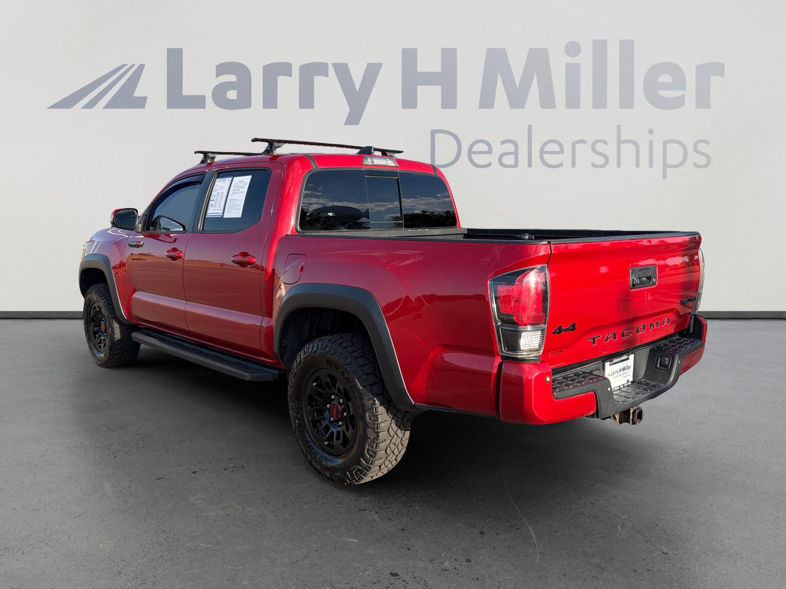 Used 2017 Toyota Tacoma TRD Pro AWD/4WD image 4
