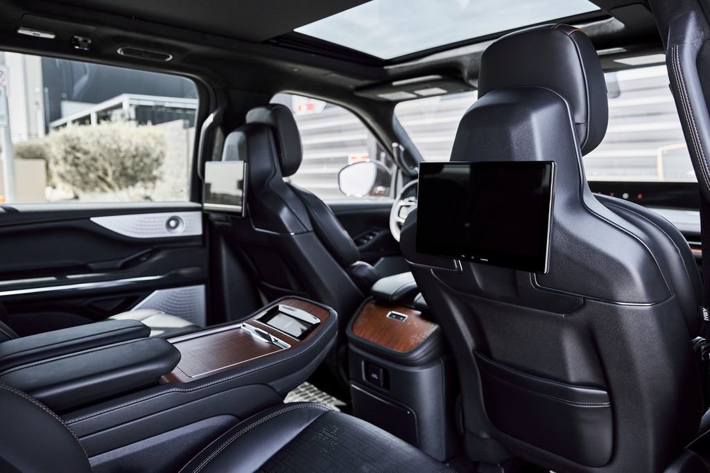 Used 2025 Lincoln Navigator Black Label AWD/4WD image 38