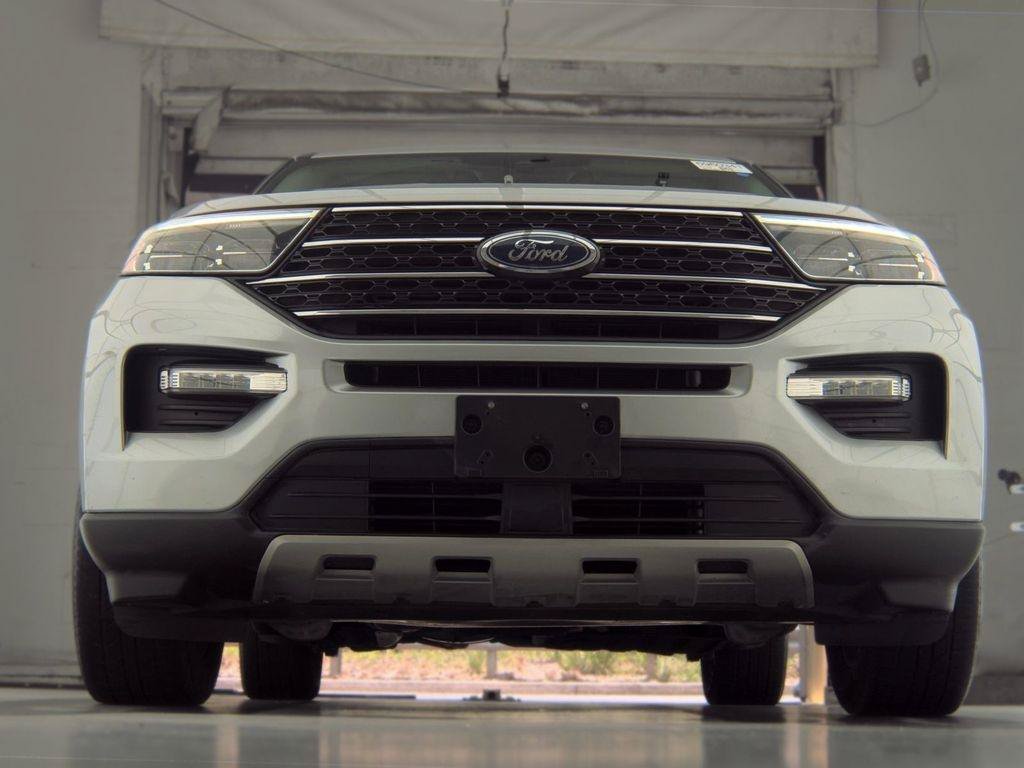 Used 2020 Ford Explorer XLT w/ Equipment Group 202A AWD/4WD image 3