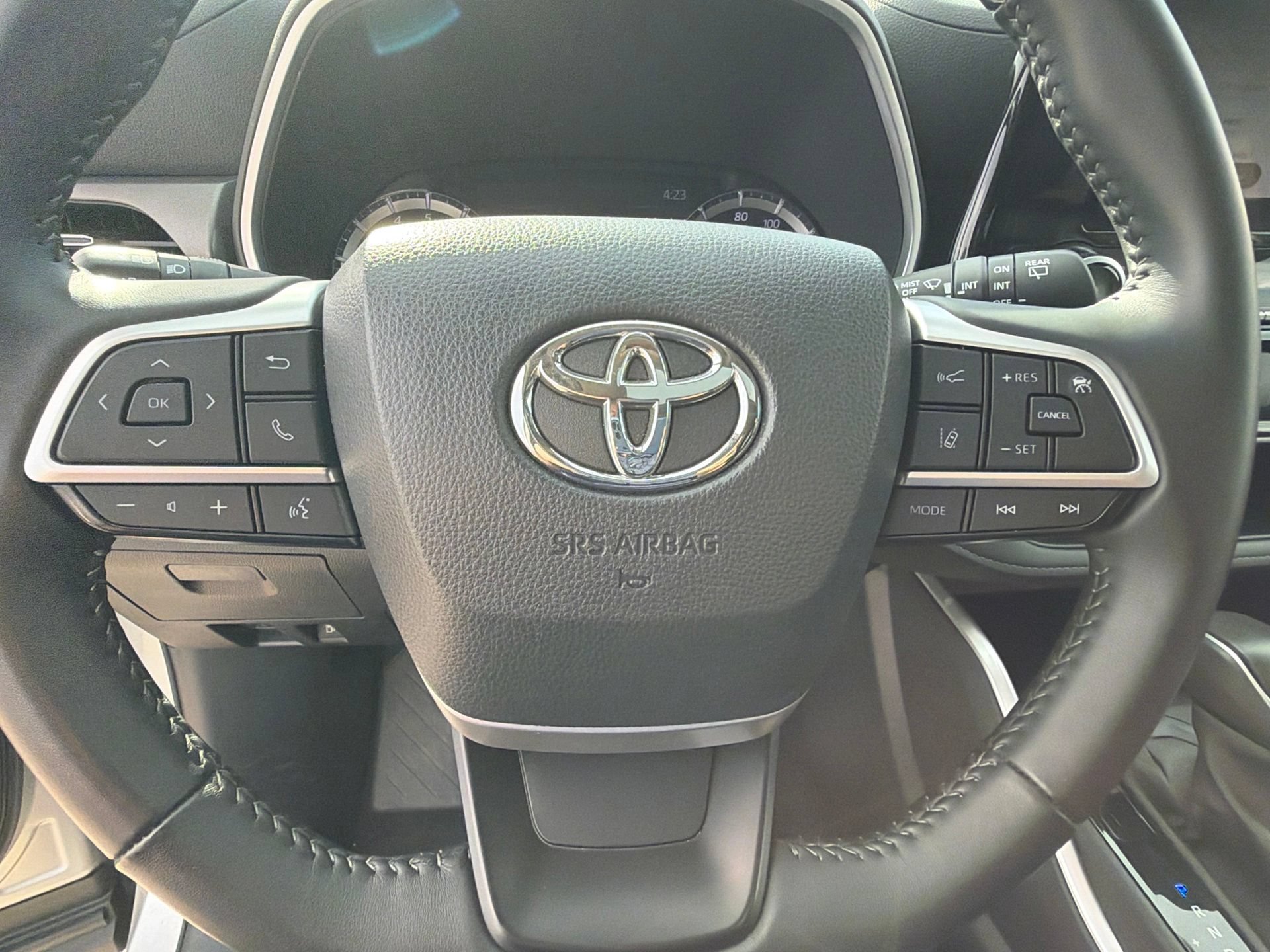 Used 2025 Toyota Highlander XLE FWD image 15