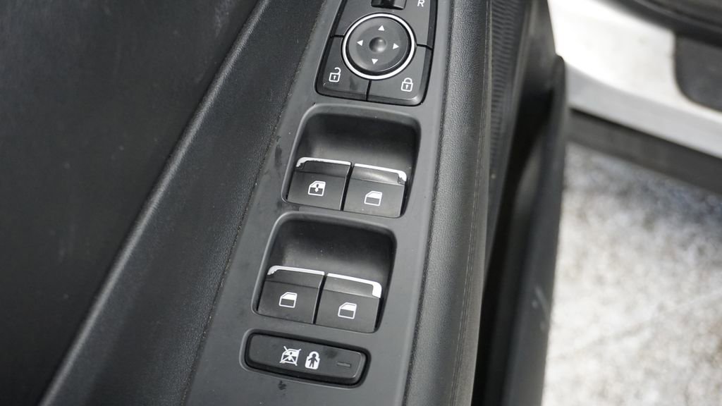 Used 2019 Hyundai Santa Fe SE image 31