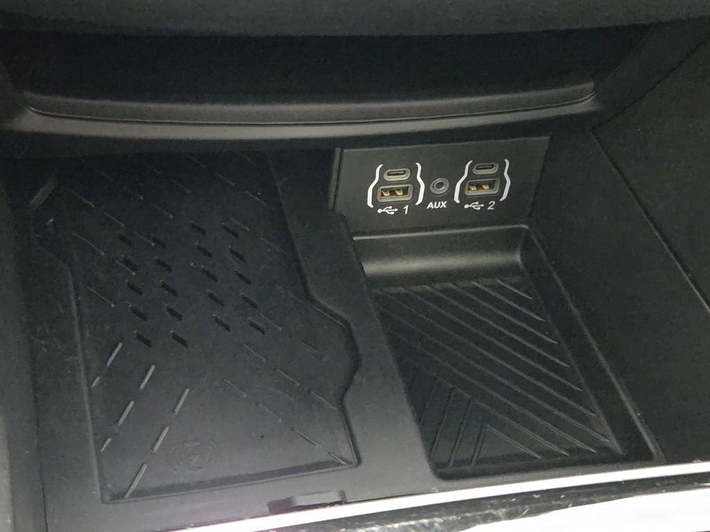 Certified 2025 Chrysler Pacifica Limited image 28