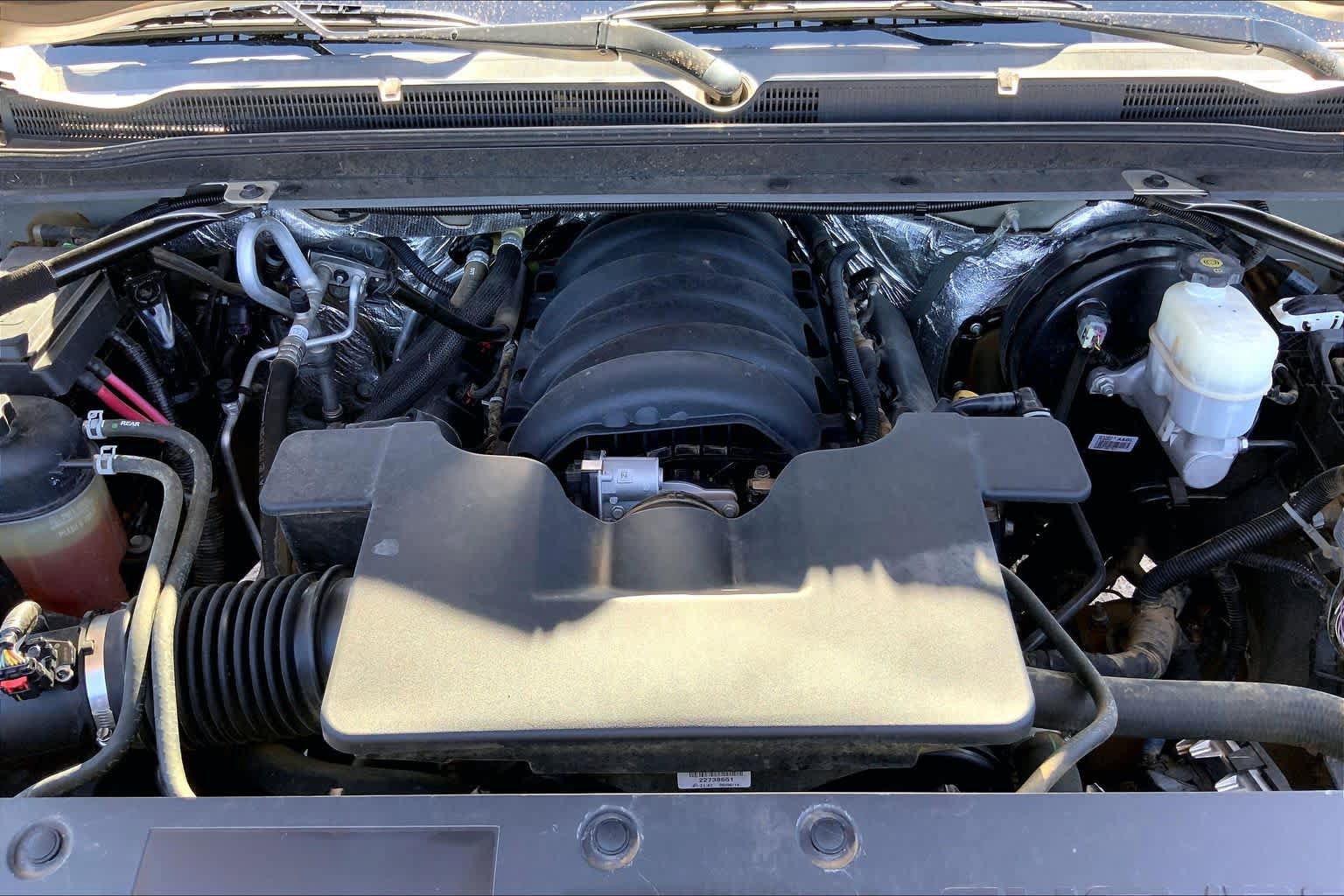 Used 2016 Chevrolet Suburban LS RWD image 31