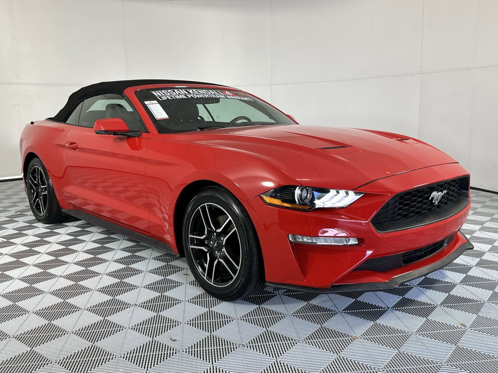 Used 2018 Ford Mustang Premium image 2