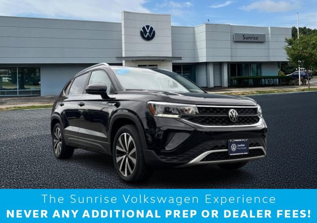 Used 2023 Volkswagen Taos SE w/ Panoramic Sunroof Package