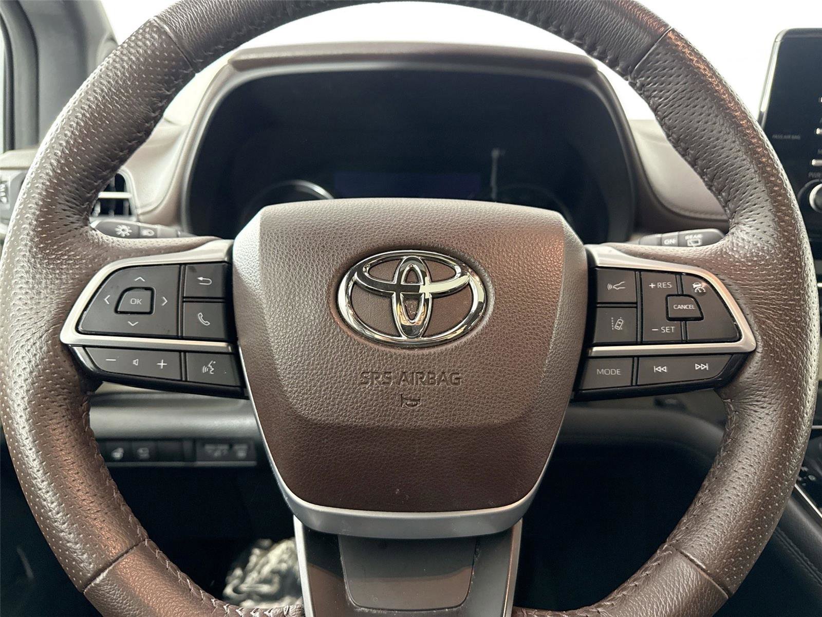 Certified 2021 Toyota Sienna Platinum image 17