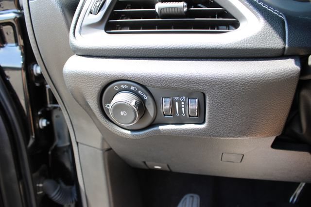 Used 2023 Chrysler Pacifica Touring-L w/ S Appearance Package AWD/4WD image 14